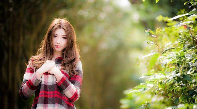 圈内解读:春色满园关不住，佳人妩媚天际来打一最佳生肖