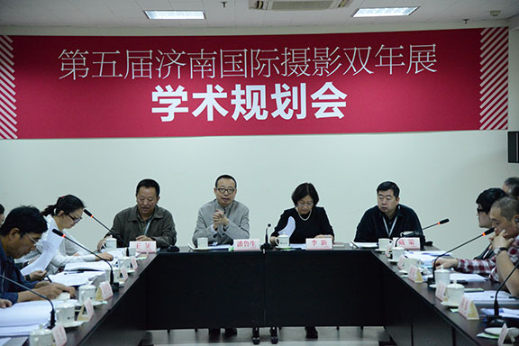 学术阐释:不为小利误前途，羽辙交弛夕阳下猜一数字