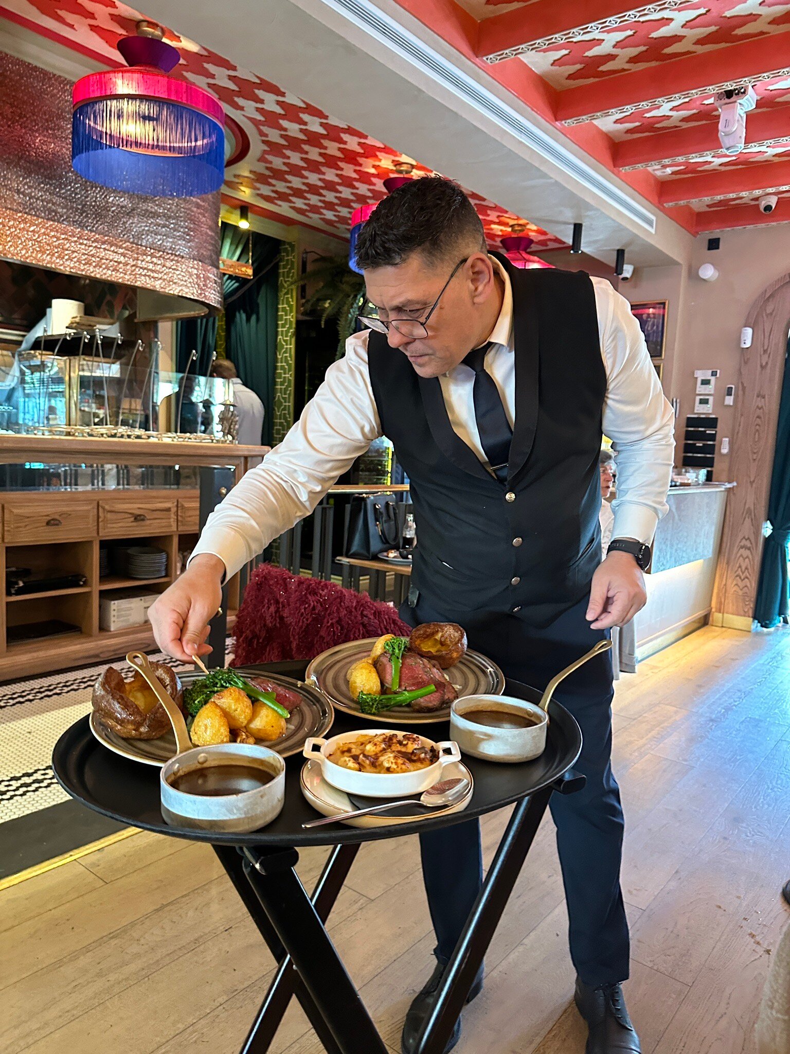 行家点评:揚威抖擞打一动物谜底