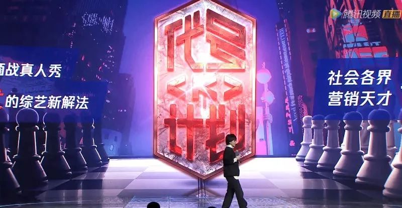 独家观察:蓝天照耀红花美指代表是什么生肖