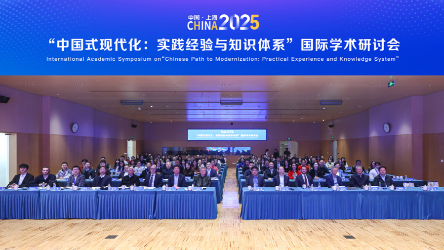 学术阐释:不为小利误前途，羽辙交弛夕阳下打一准确生肖动物