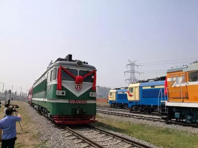 热点剖析:一道东风二七四，一番情义两番意指代表是什么生肖