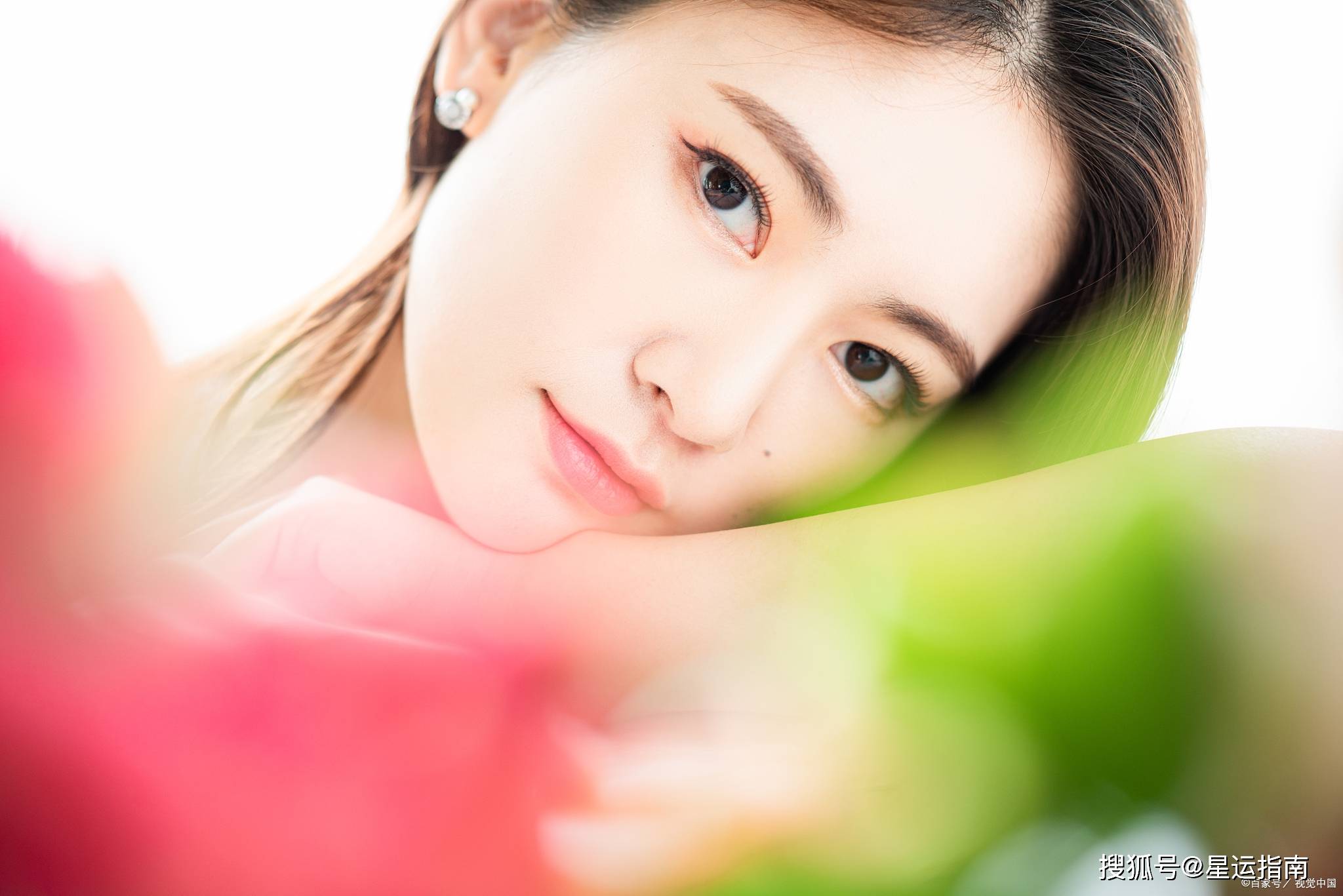 圈内解读:春色满园关不住，佳人妩媚天际来打一最佳生肖