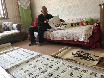 行家点评:春虎夏蛇逐野兔，水火不容两相斗打一准确生肖