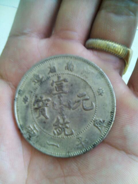 首发资讯:九尾之数开两边，千金一撒二值钱。打一最佳最佳生肖词语